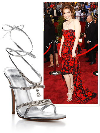 Stuart Weitzman’s Million Dollar Shoe first made its debut at the 2002 Academy Awards on "Mulholland Drive" star Laura Harring. It was adorned with 464 diamonds, designed to be removable so they can be worn as jewelry. It fetched a price tag of USD $1.09 million