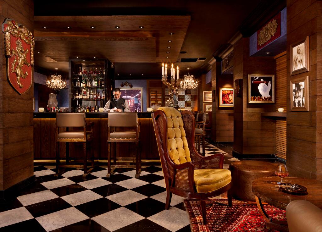 Big blinds, leather seats ant black and white tiles echo the Art Deco era at The Bar (Photo taken from the Peninsula Manila website)