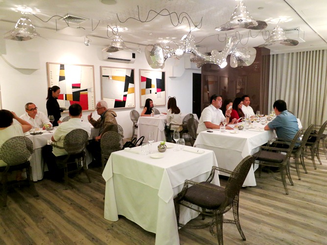 Now, the Vask Gallery is finally unfolded to what it was supposed to be-- a fine-dining restaurant featuring 14-course degustacion menu