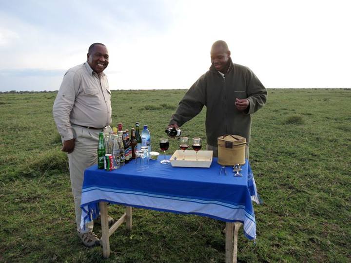 Cocktail hour in the middle of the Serengeti surrounded by wildebeests! This is such a precious experience!!! The Serengeti is the best "bar" in the world :)