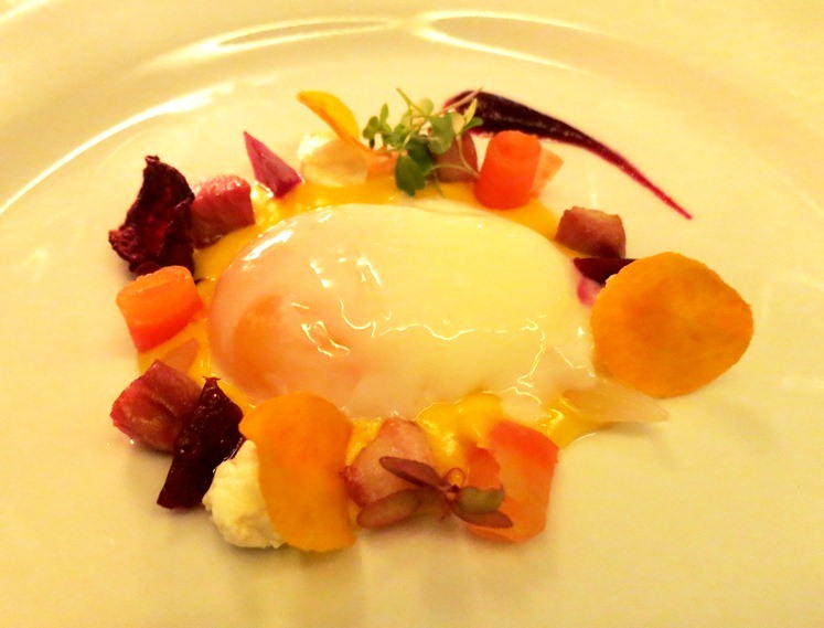 This is Rob's Pinoy version of the eggs benedict with lechon kawali
