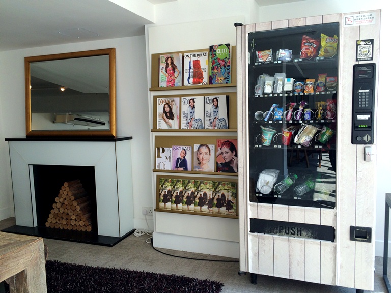 The lobby has a vending machine in case your hunger pangs strike you-- although in this area, you can walk anywhere! And magazines you can browse through while waiting.