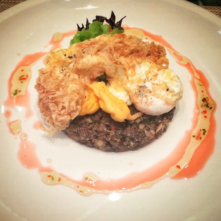 Breakfast of Pinoy champions.. as early as 6AM! Lucban longganisa is served picadillo-style (yup, that's it underneath!) and topped with fried eggs, and served with garlic rice.. so yumm!