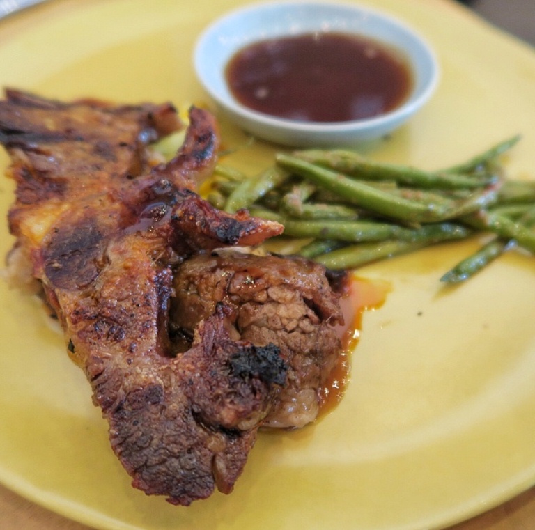 And to counter the tad bit of spice of the prawns, the Batchoy Beef Ribs hints of sweetnessas it's topped with soy muscovado and served with batuan atchara.. delicious!