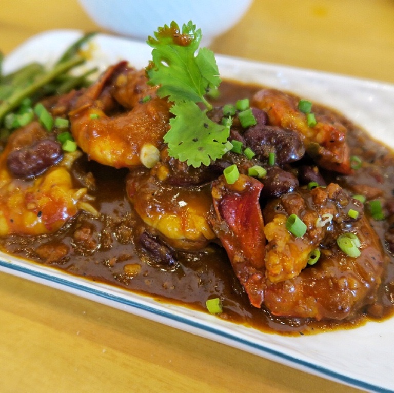 The Sauteed Prawns with Mixed Bean Sauce and Sambal Beans is kind of like a Filipino mole