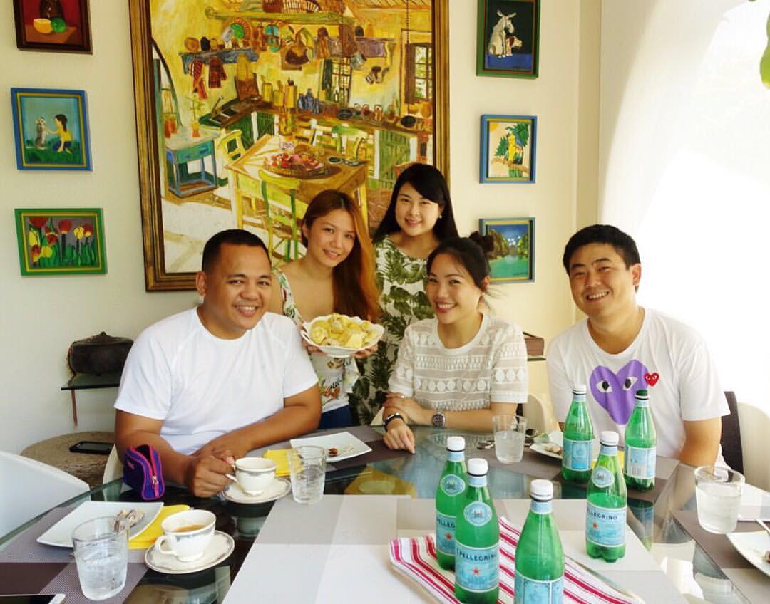 My dear friends Anton Diaz (Our Awesome Planet), Jin PErez (Jin Loves to Eat) and I had a wonderful time with the Uma Uma family, represented by Zhongyu Luo, and of course Russell in Singapore. We are sure you are, too! Here we are eating durian at Russell's residence in Singapore.
