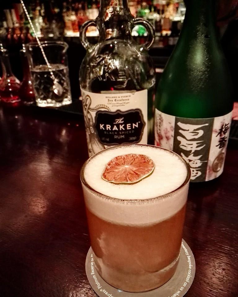 I don't normally like rum as my cocktail base but this Hadouken Sour at Horse's Mouth surprised me loads.😍😍😍 Kraken spiced rum (I was still skeptical when I saw this bec aroma-wise it smells like a rum I know that's not been a great cocktail base), but... When combined with umeshu (plum wine) + lemon juice + brown sugar + amargo bitters (a Peruvian bitter made from pisco) + egg white = SO Good!!!