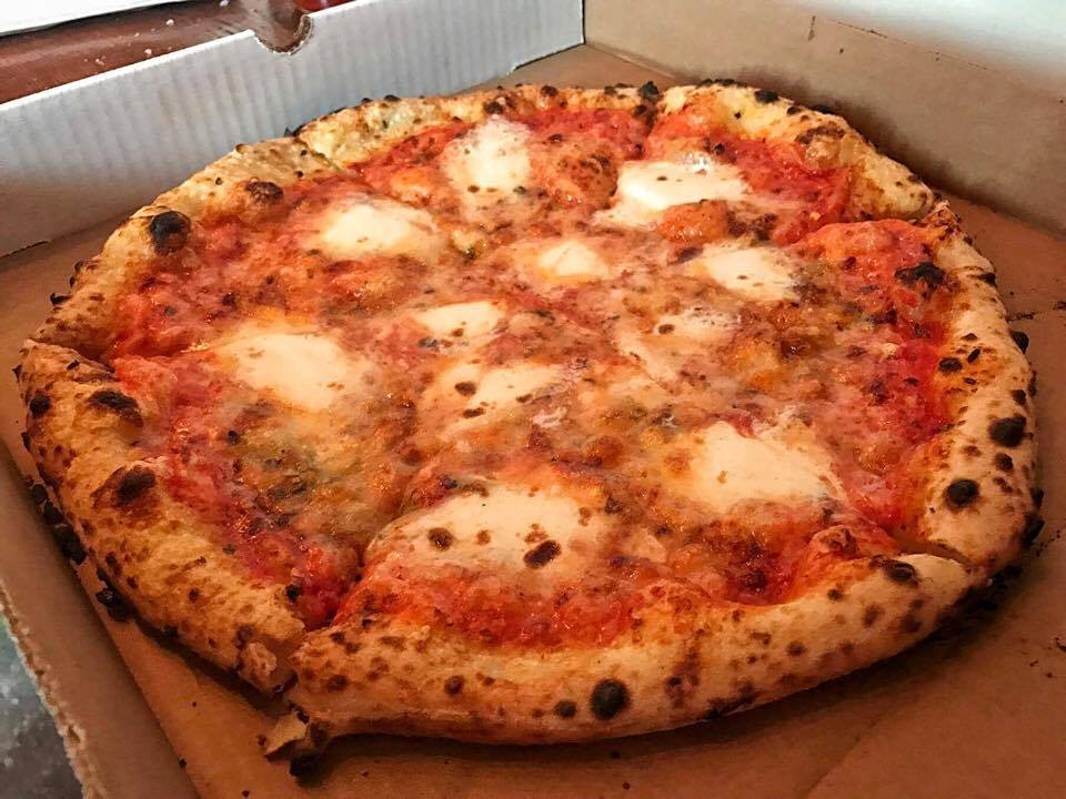 robertas-pizza-famous-original-bushwick-brooklyn-new-york-city