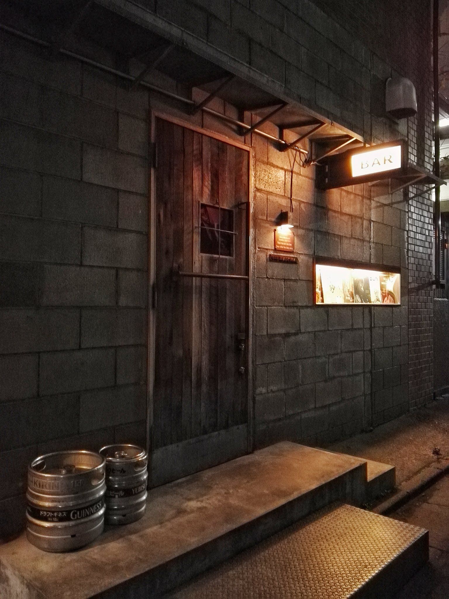 bar-martha-tokyo-japan-no-pictures-allowed-inside