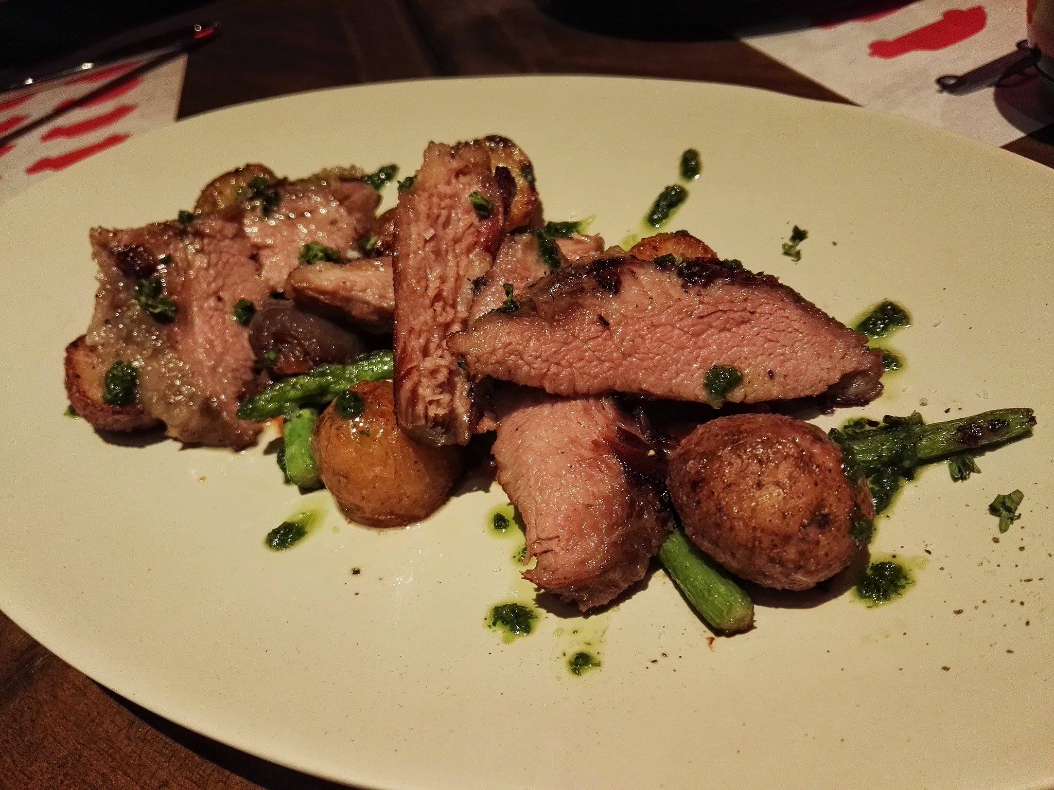 Filete a la parolla: Premium tenderloin steak, spring onions and truffle potatoes (PHP1195 for 200g)