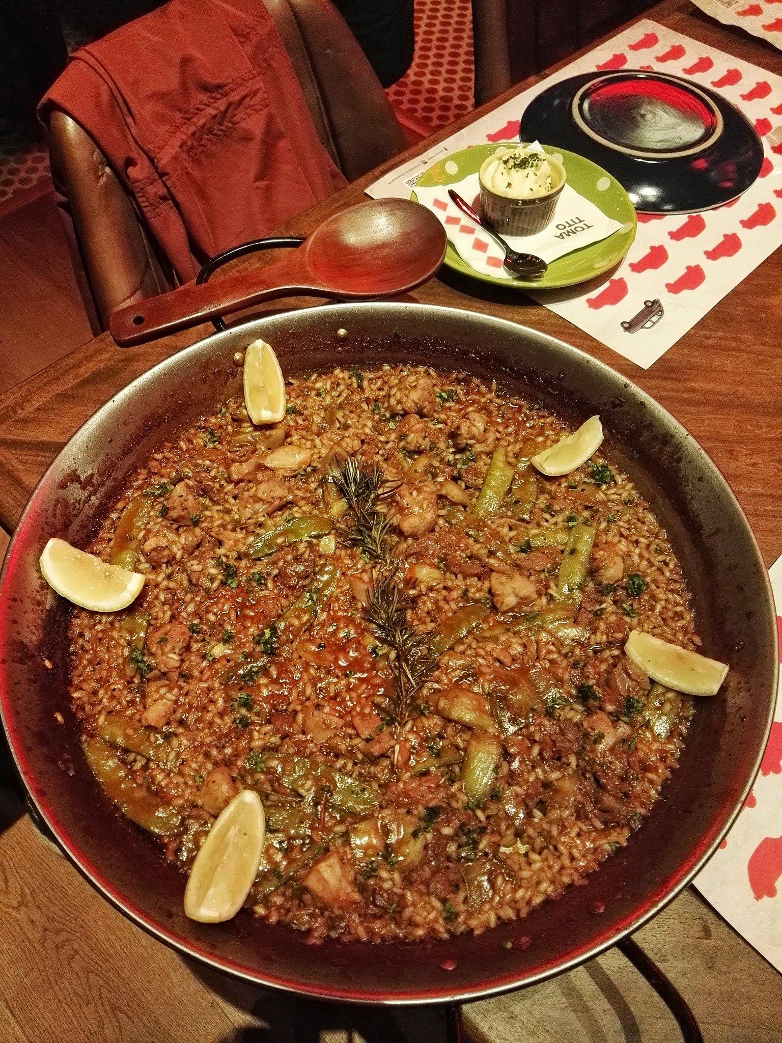 Paella Valenciana- beautiful paella with chicken, rosemary and snow beans that's best when topped with the aioli (PHP795)