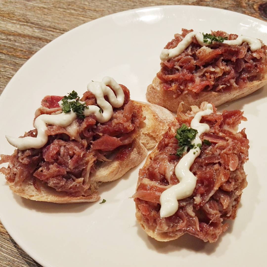 jamon-allioli-pintxo-bar-pintxos-bgc-fairways-tower