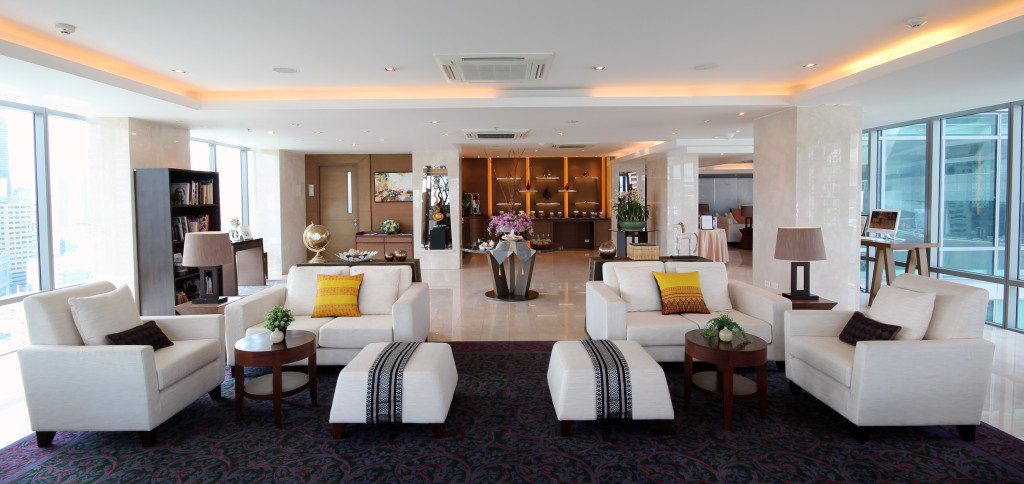 All guests staying at their suites (well that's the minimum of their room anyway) and duplexes are entitled to complimentary Access to the executive lounge the Sivatel Sky Living Room on the 17th floor, with all-day complimentary Sivatel Thai snacks and beverages
