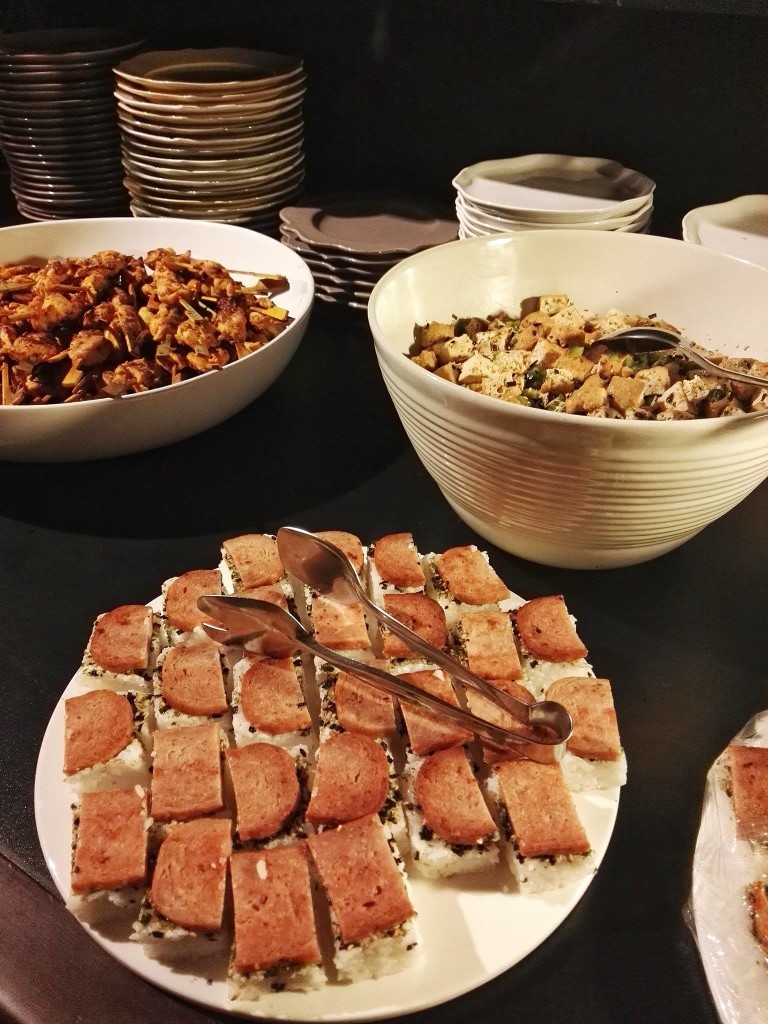 Spam musubi, tofu and chicken skewers were some of the yummy cocktail fare we had that evening.