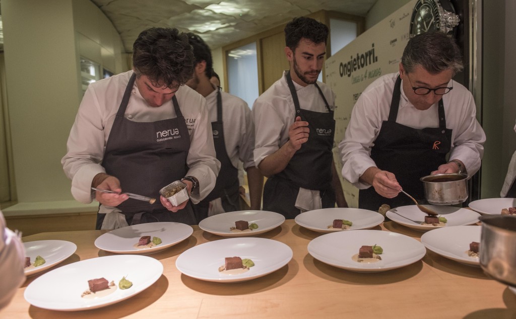 Cooking together: Nerua x El Celler de Can Roca <3 (Photo by Miguel Toña - MTVisuals)