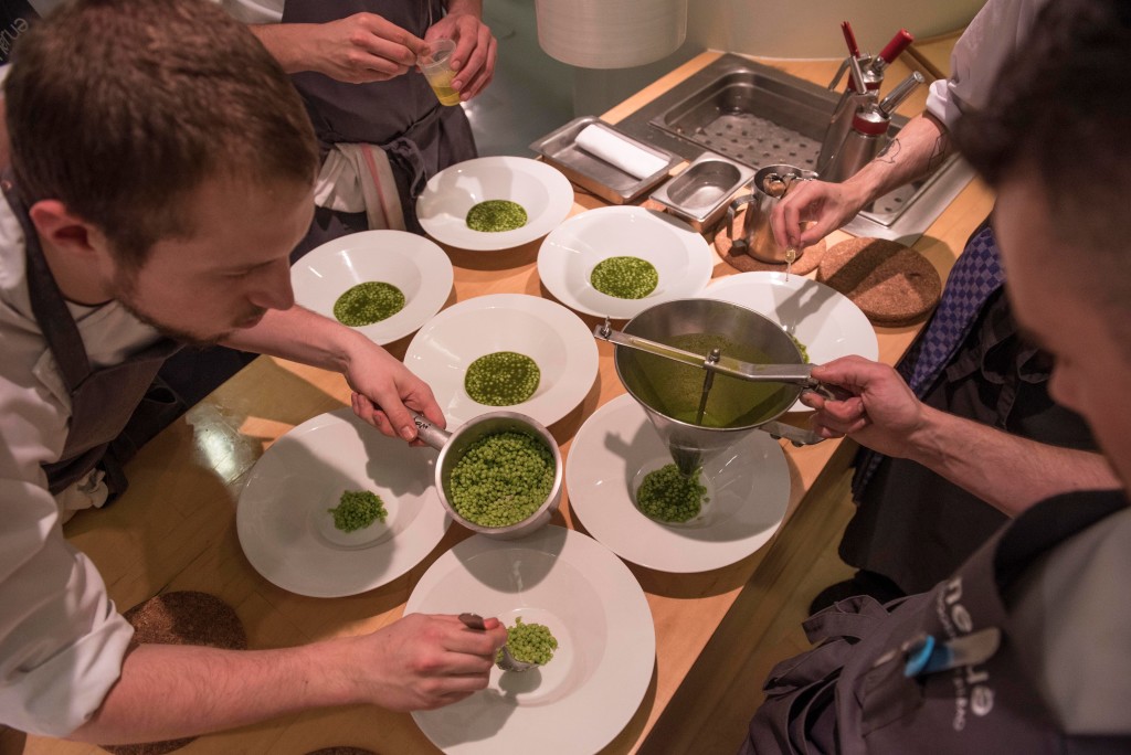 'Lagrima peas', which were in season during the time of the dinner, with Swiss cahrd juice and chili pepper by Josean Alija/ Nerua (Photo by Miguel Toña - MTVisuals)