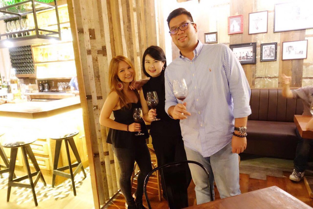 I did come back again! This time with my dear friends Jin Perez and Jerome Go, who likewise enjoy this spot.