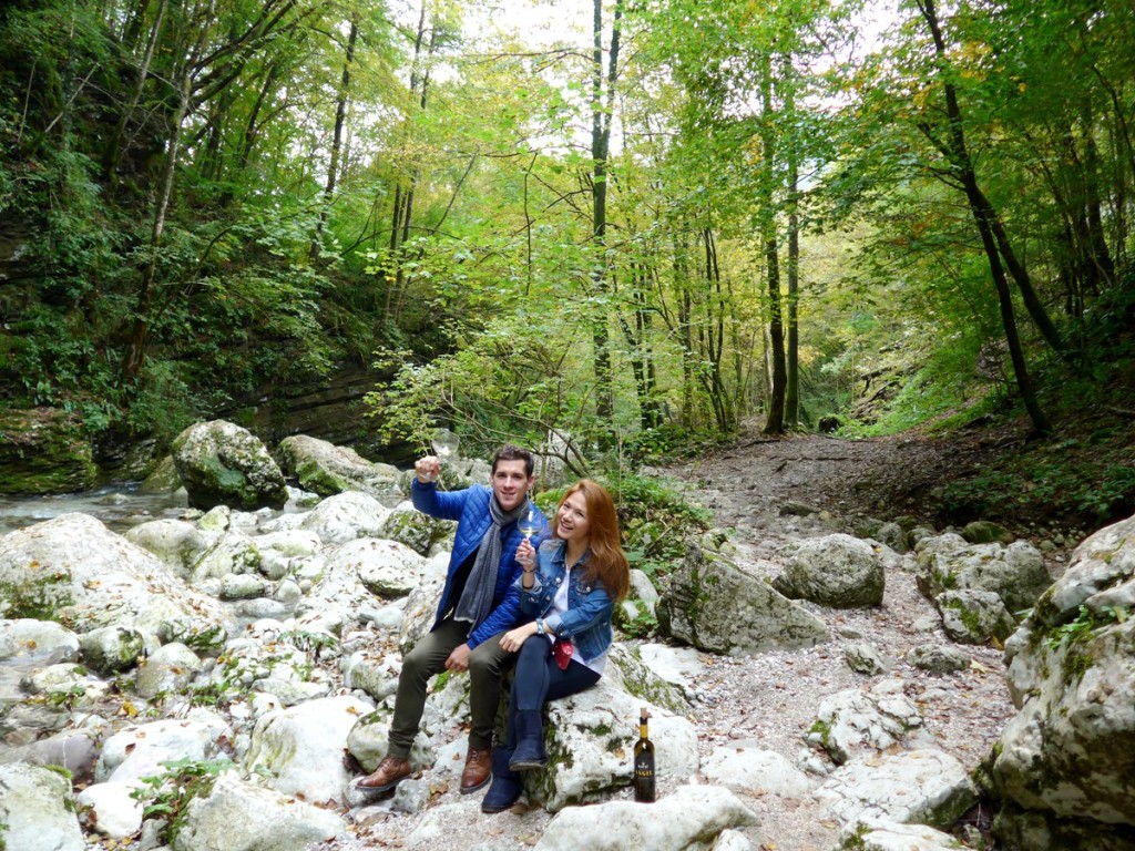 Who drinks wine in the middle of a river??!! 😱🍷 I first saw the stunning, emerald green Soča River on Netflix's "Chef's Table" and it was beyond incredible being there in real life! 💖💖💖Hisa Franko (@hisafranko) sommelier @alenaudic so kindly gave me a tour, leading up to the amazing Kozjak waterfalls-- and in true sommelier fashion, not without a bottle of Slovenian wine!👌🤗 For sure one of the coolest places I've ever had wine-- it was priceless maneuvering around the boulders, glass of wine on hand, trying not to fall and die!