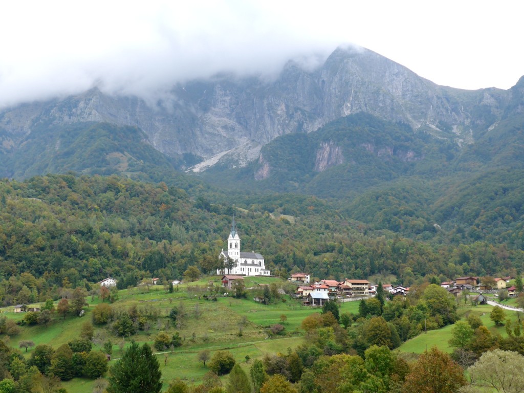 So beautiful.. Slovenia's Soca Valley area <3 And what do you know, it's only 3km from Italy! (Photo by Cheryl Tiu)