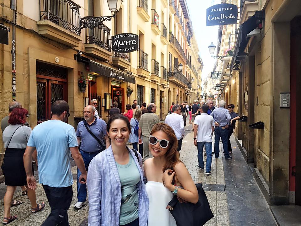 How precious to have Elena Arzak show me around San Sebastian?! Here we are at the Old Town. One of the sweetest and humblest chefs I know <3