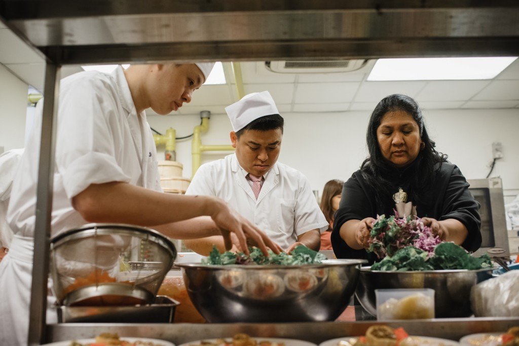 Crossing cultures right here! Japanese, Singaporean and Filipino chefs from Horse's Mouth, Kaiseki Yoshiyuki and Pepita's Kitchen prepping for the event